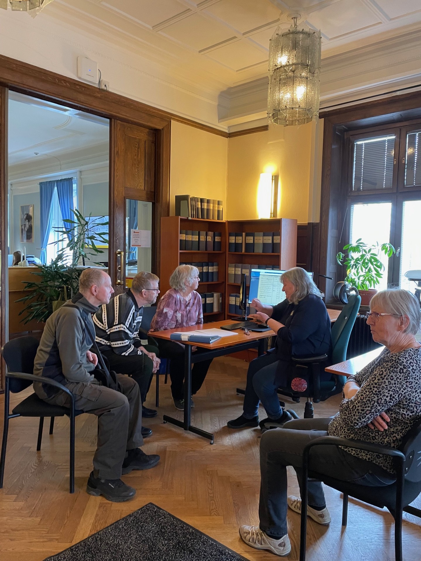 Bilder från utflykten till Stadsarkivet 15 april